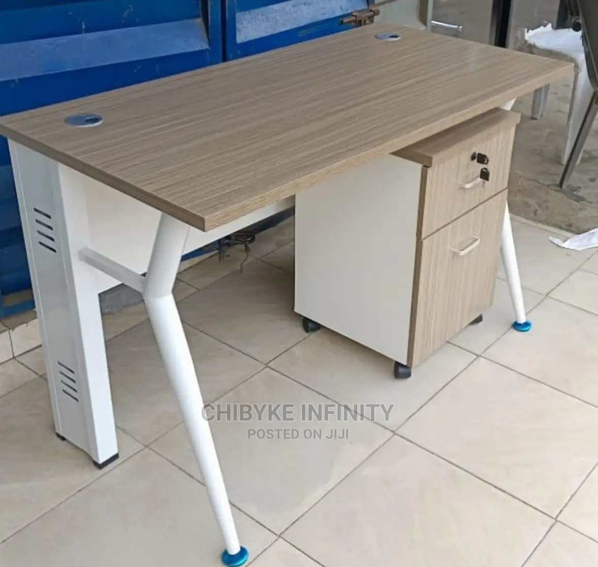 Top Quality Office Table Size: 1.2 Meters