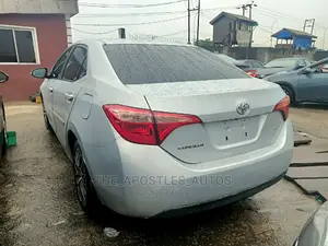 Toyota Corolla LE (1.8L 4cyl 2A) 2018 Silver