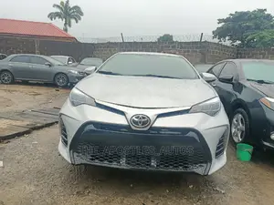Toyota Corolla LE (1.8L 4cyl 2A) 2018 Silver