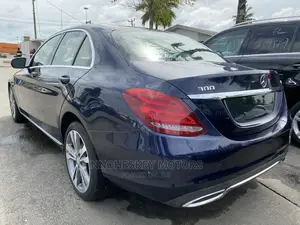 Mercedes-Benz C300 2016 Blue