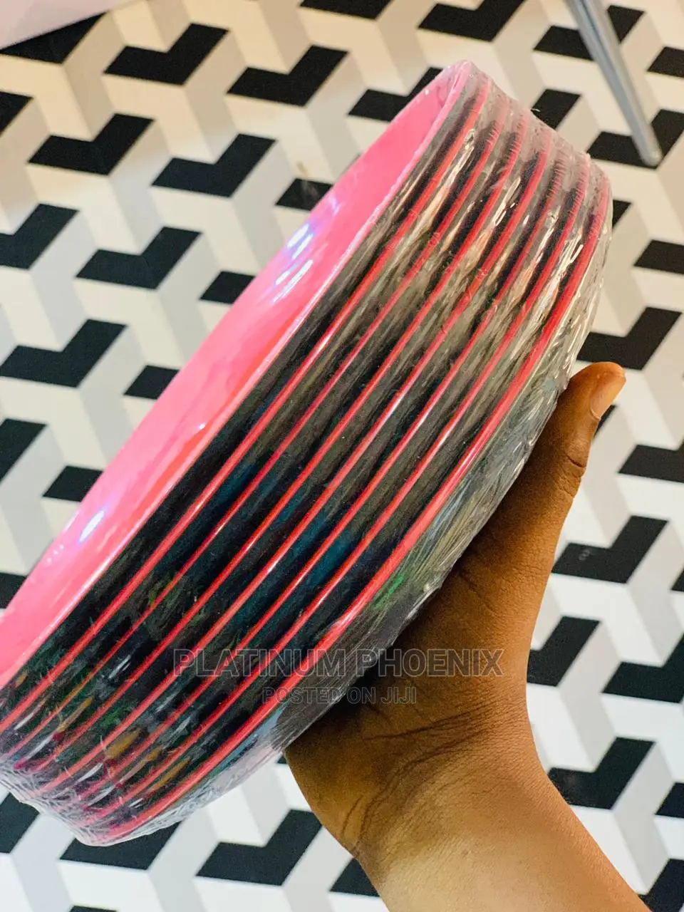 Unbreakable Round Flat Plates