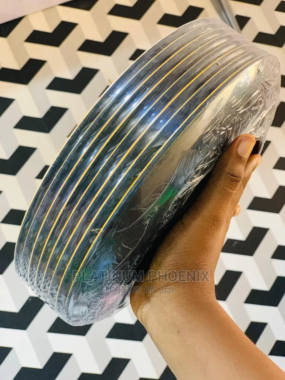 Unbreakable Round Flat Plates