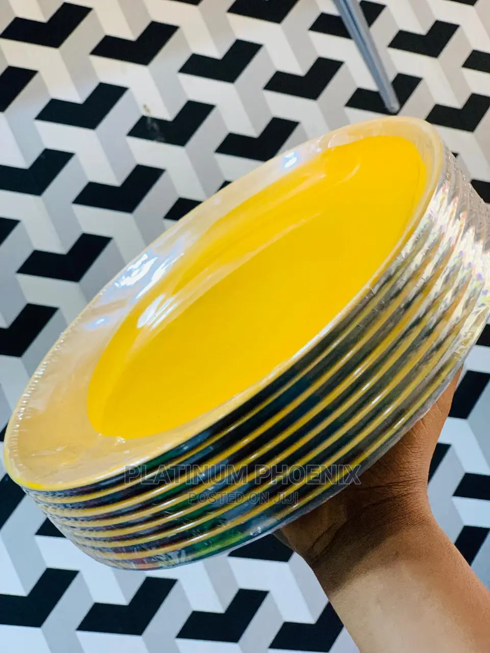 Unbreakable Round Flat Plates
