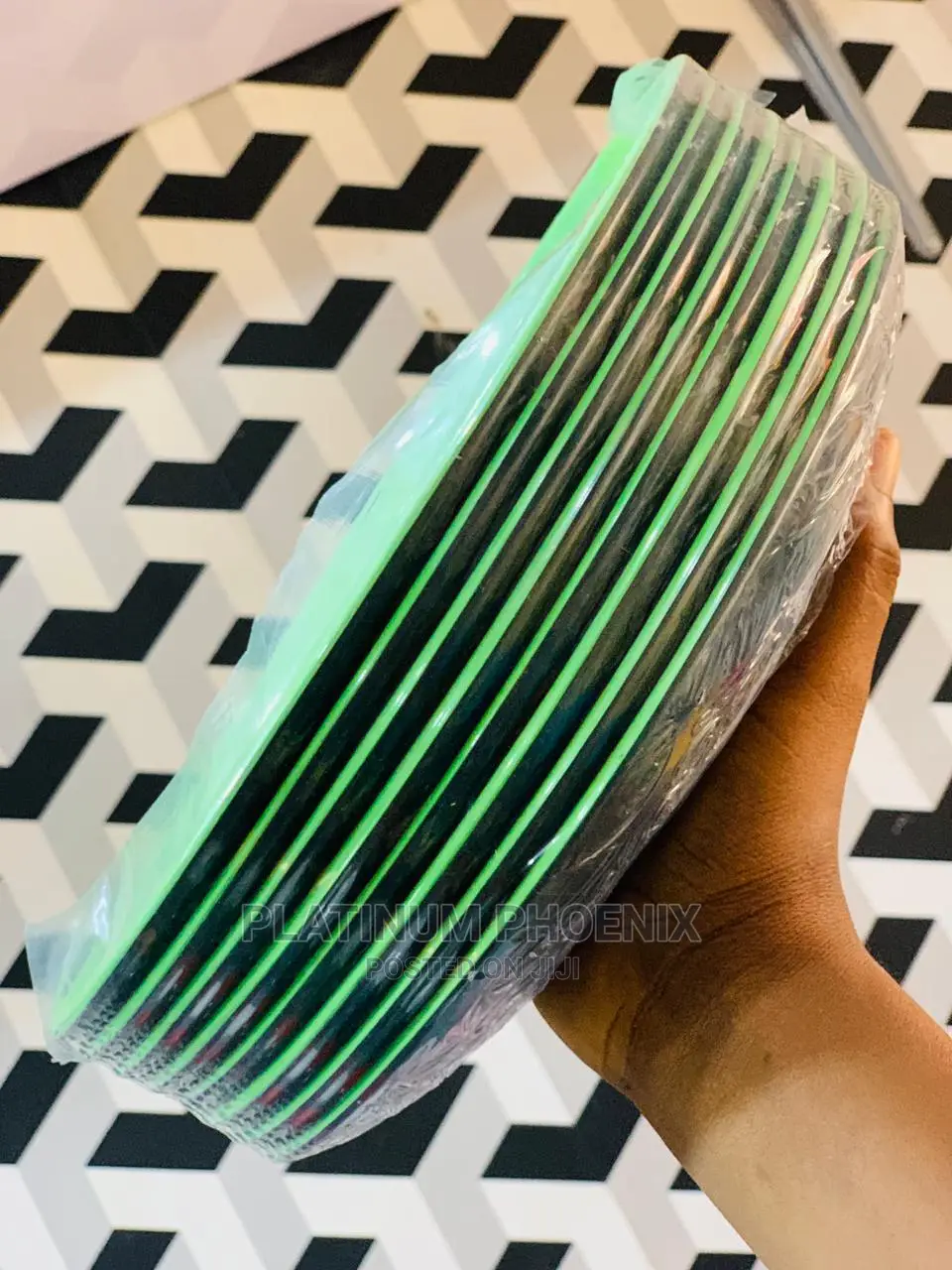 Unbreakable Round Flat Plates