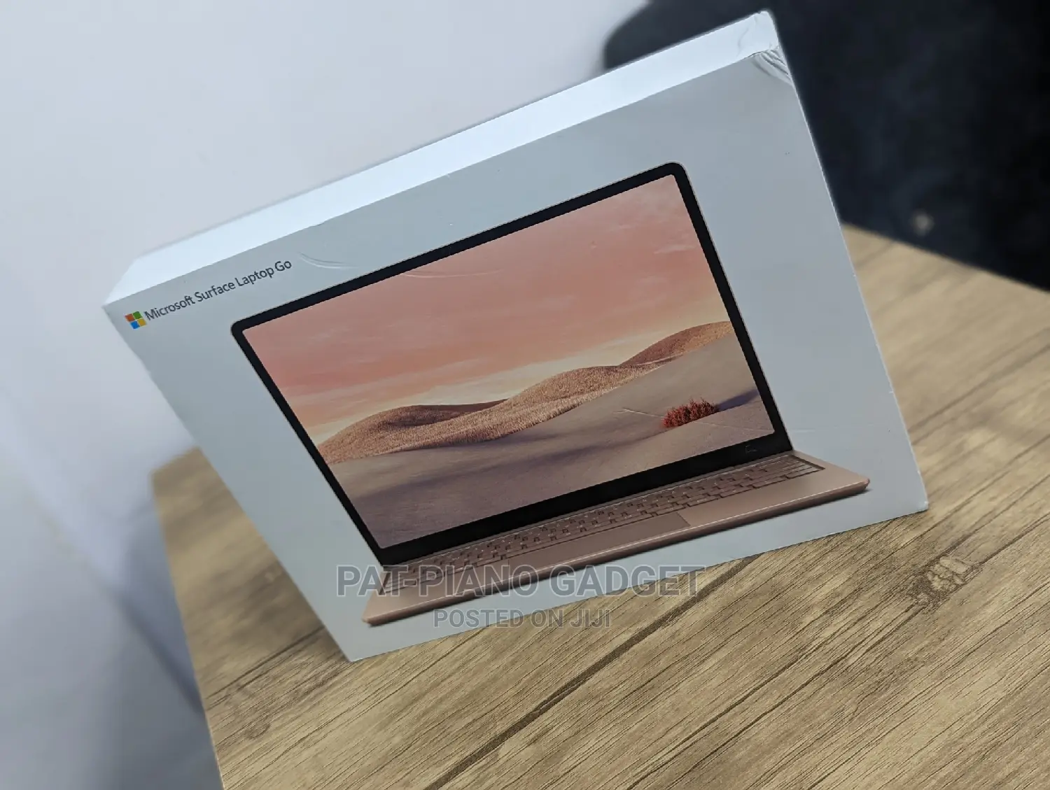 New Laptop Microsoft Surface Laptop Go 8GB Intel Core i5 SSD 256GB