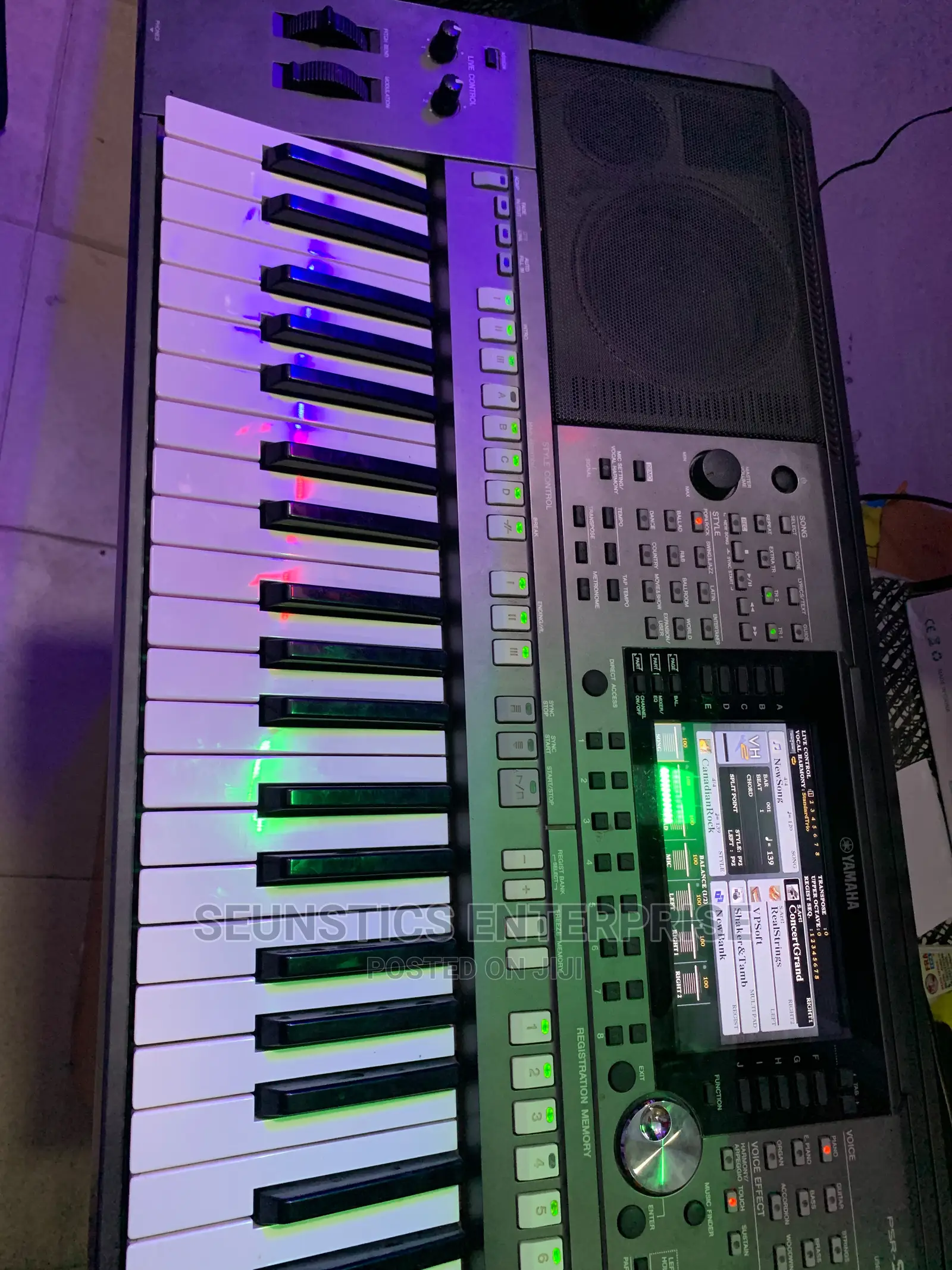 Quality Yamaha PSR S970 Keyboard/Piano