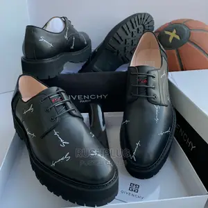 Givenchy Lúxury Leather Shoe