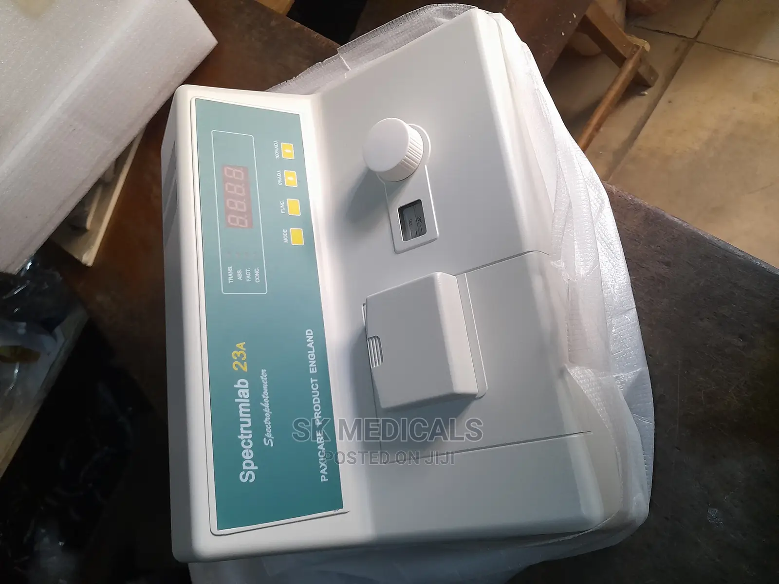 Spectrophotometer 23A