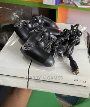 Uk Used Playstation 4 ( Low Version 9:00)
