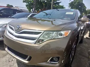 Toyota Venza AWD 2012 Gold
