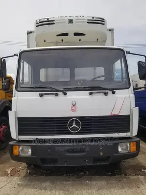 M/Benz Truck 814 Model With Cooling Van
