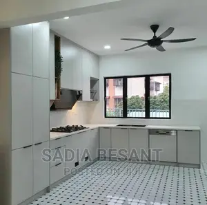 Exquisite Kitchen Cabinet Design With Accessories