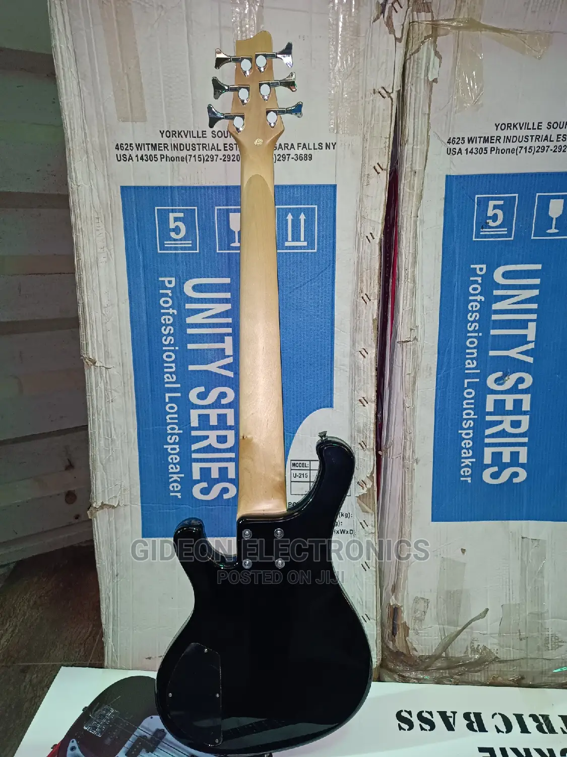 Mackie 6strings Bass Guitar