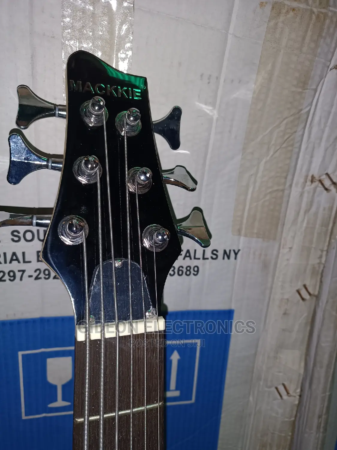 Mackie 6strings Bass Guitar