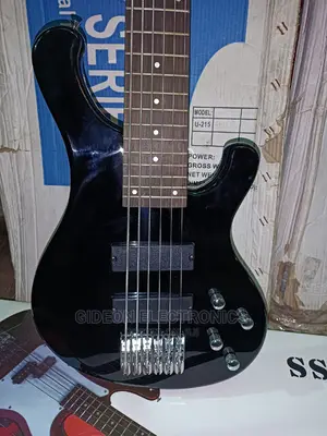 Mackie 6strings Bass Guitar