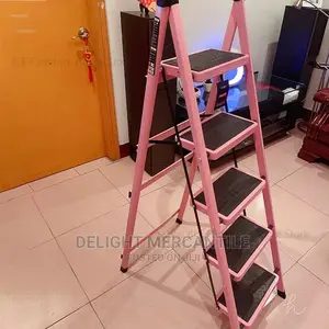 Sturdy Aluminum Ladder With 5 Steps