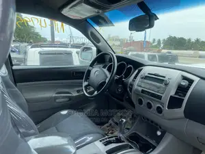 Toyota Tacoma 2010 White