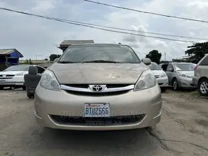 Toyota Sienna XLE AWD 2006 Gold