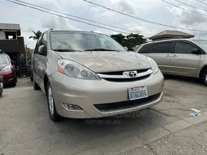 Toyota Sienna XLE AWD 2006 Gold