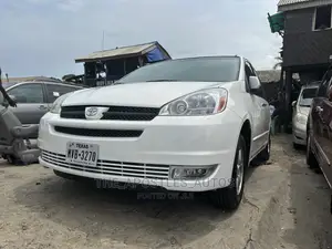 Toyota Sienna LE AWD 2005 White
