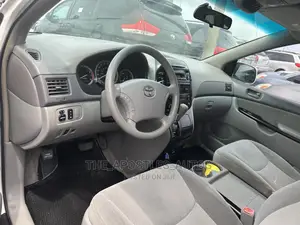 Toyota Sienna LE AWD 2005 White