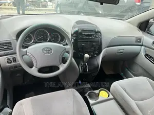 Toyota Sienna LE AWD 2005 White