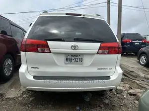 Toyota Sienna LE AWD 2005 White