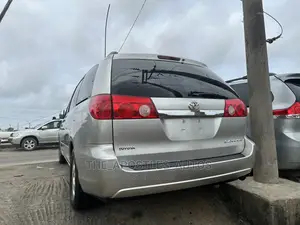 Toyota Sienna LE 2009 Silver