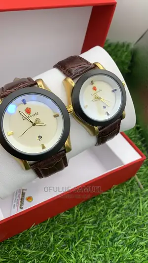 Couples Look World Leather Wristwatch