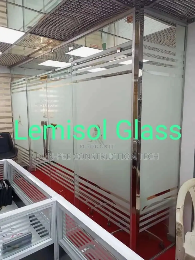 Frameless Glass Partition