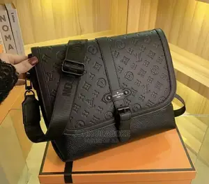Louis Vuitton Saumur Messenger Crossbag