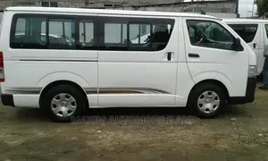 Toyota HiAce 2012 White