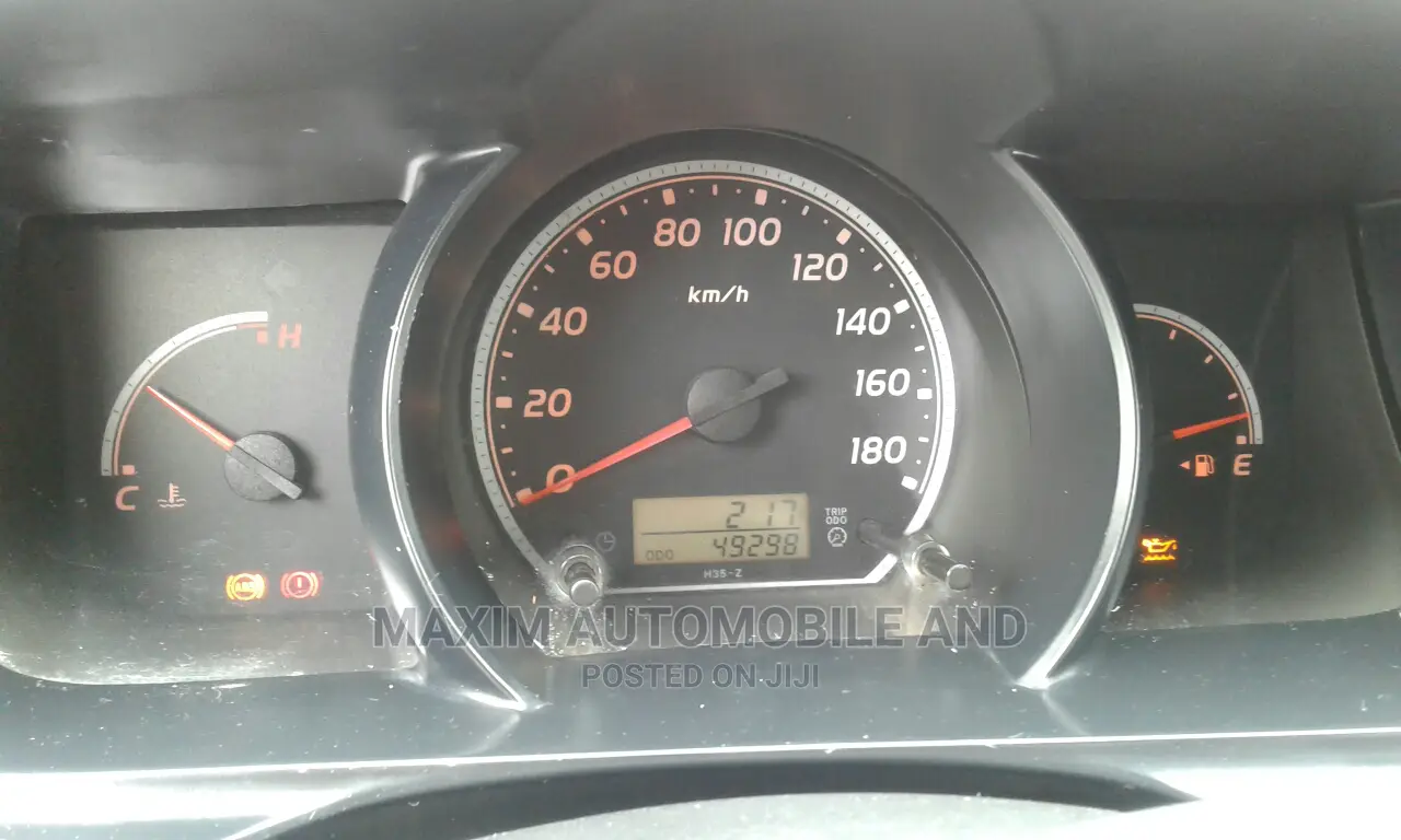 Toyota HiAce 2012 White