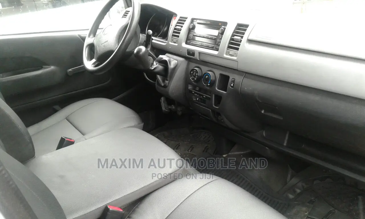 Toyota HiAce 2012 White