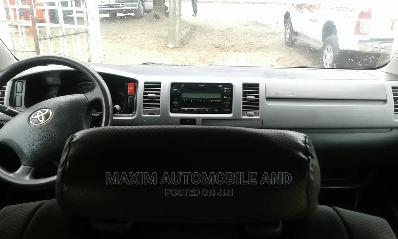 Toyota HiAce 2012 White
