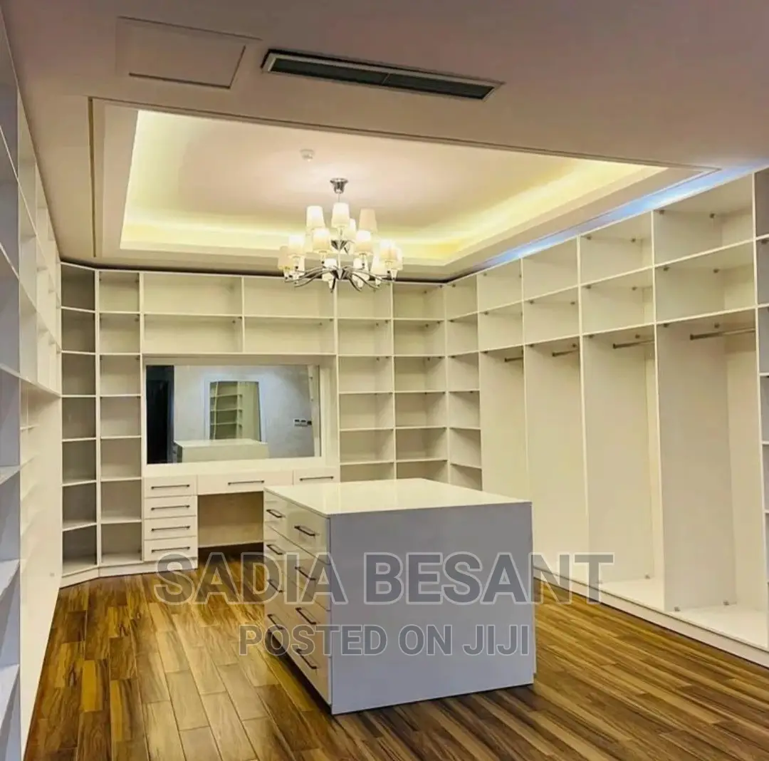 Luxury Walk in Closet