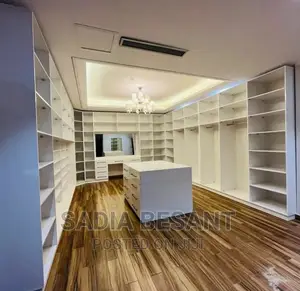 Luxury Walk in Closet