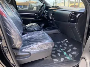 New Toyota Hilux 2022 Black