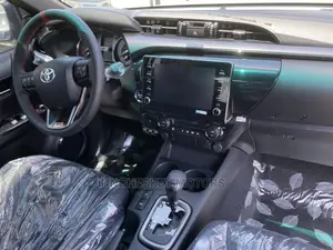 New Toyota Hilux 2022 Black