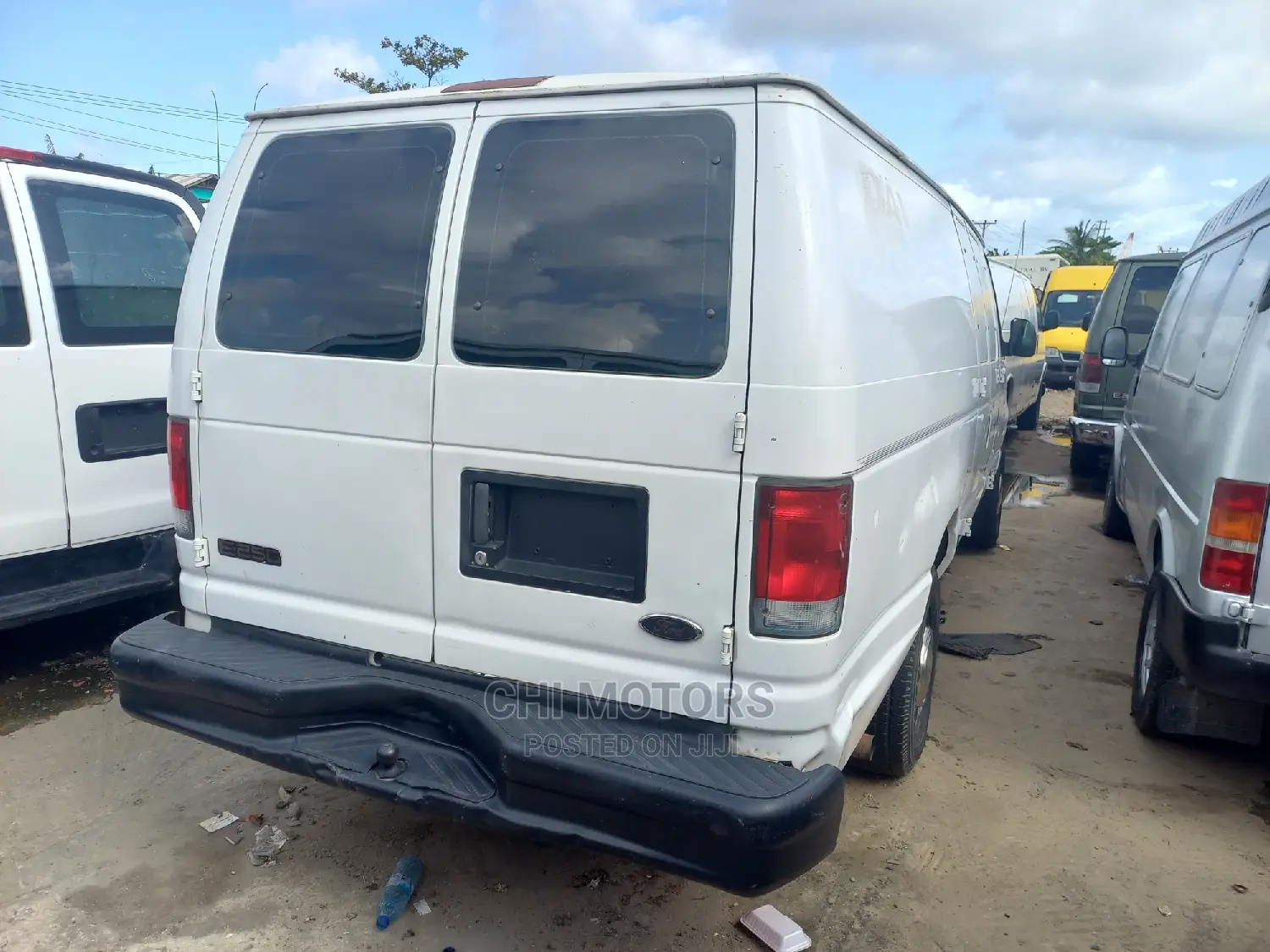 Ford E250 2000 White