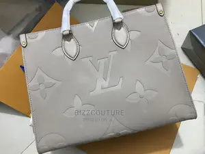 Photo - Original LOUIS VUITTON Handbags Available in Store