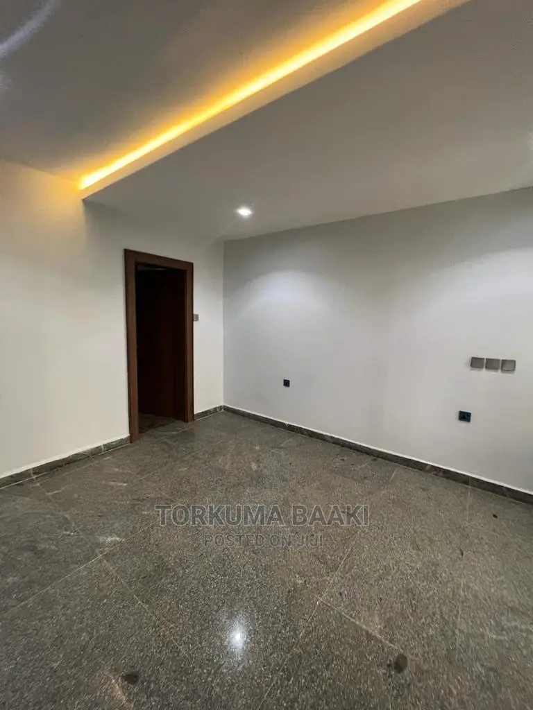 6bdrm Townhouse / Terrace in Katampe Extension for rent