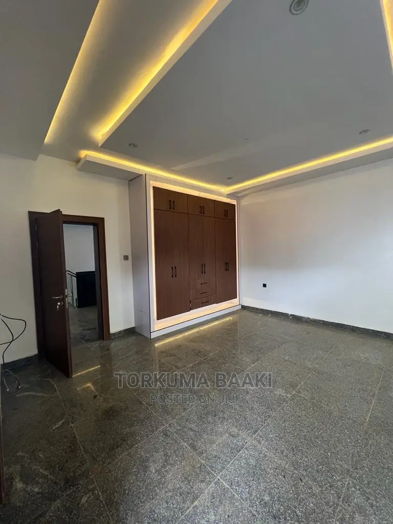 6bdrm Townhouse / Terrace in Katampe Extension for rent