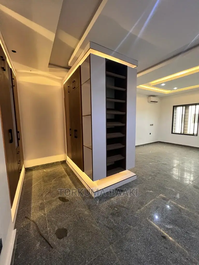 6bdrm Townhouse / Terrace in Katampe Extension for rent