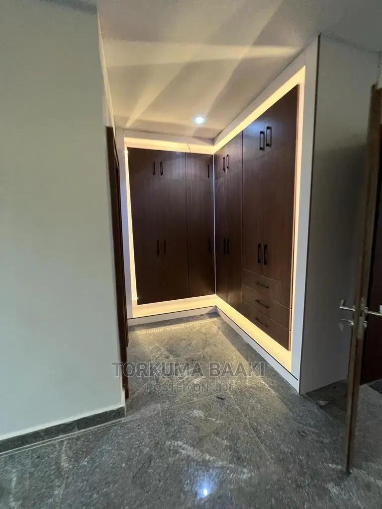 6bdrm Townhouse / Terrace in Katampe Extension for rent