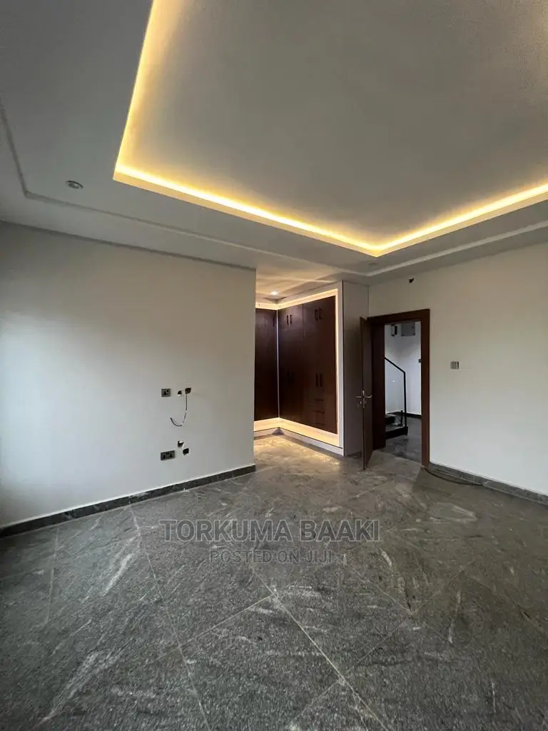 6bdrm Townhouse / Terrace in Katampe Extension for rent
