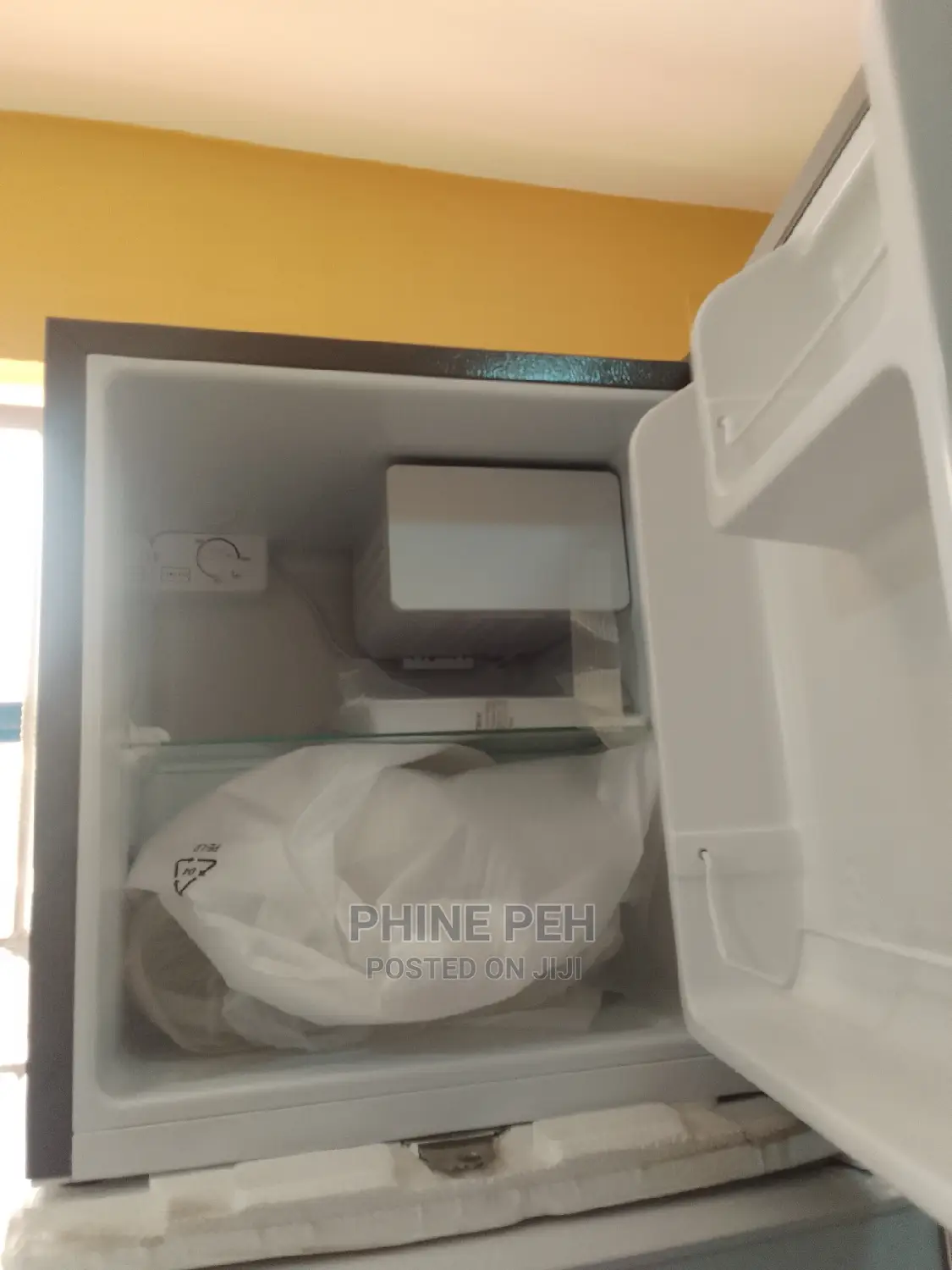 Hisense Bedside Refrigerator