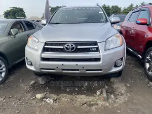 Toyota RAV4 2011 Silver
