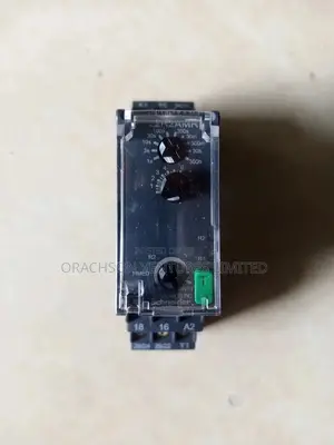 Schneider Timer Relay 0,1-100 Hours