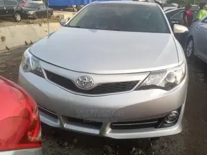 Toyota Camry SE 4dr Sedan (2.5L 4cyl 6A) 2014 Silver